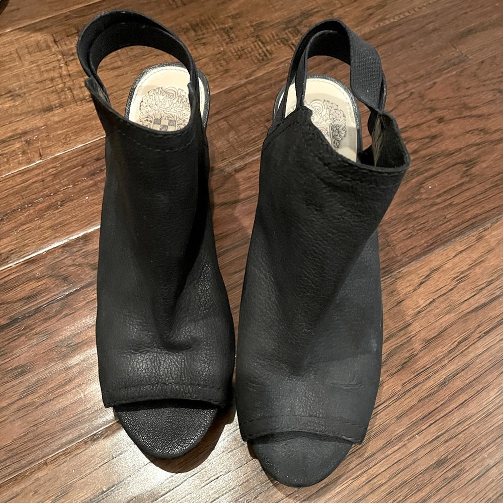 Size 6 Vince Camuto peep toe